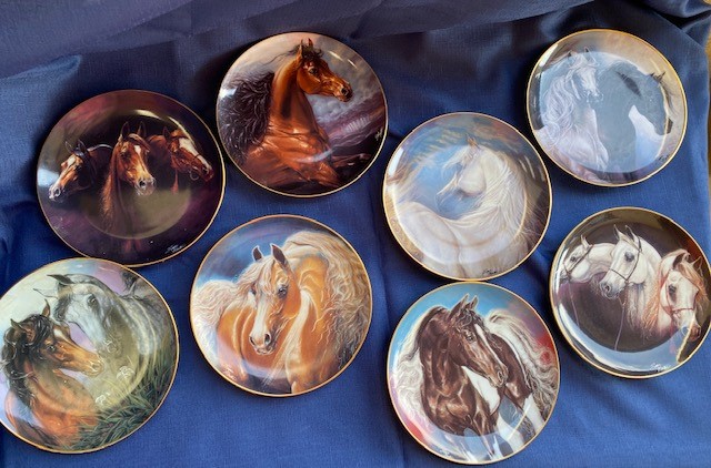 A Heritage of Horses 8 piece porcelain collector plate set