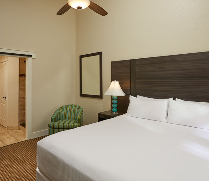 Carter Creek Deluxe Villa King Stay Bedroom